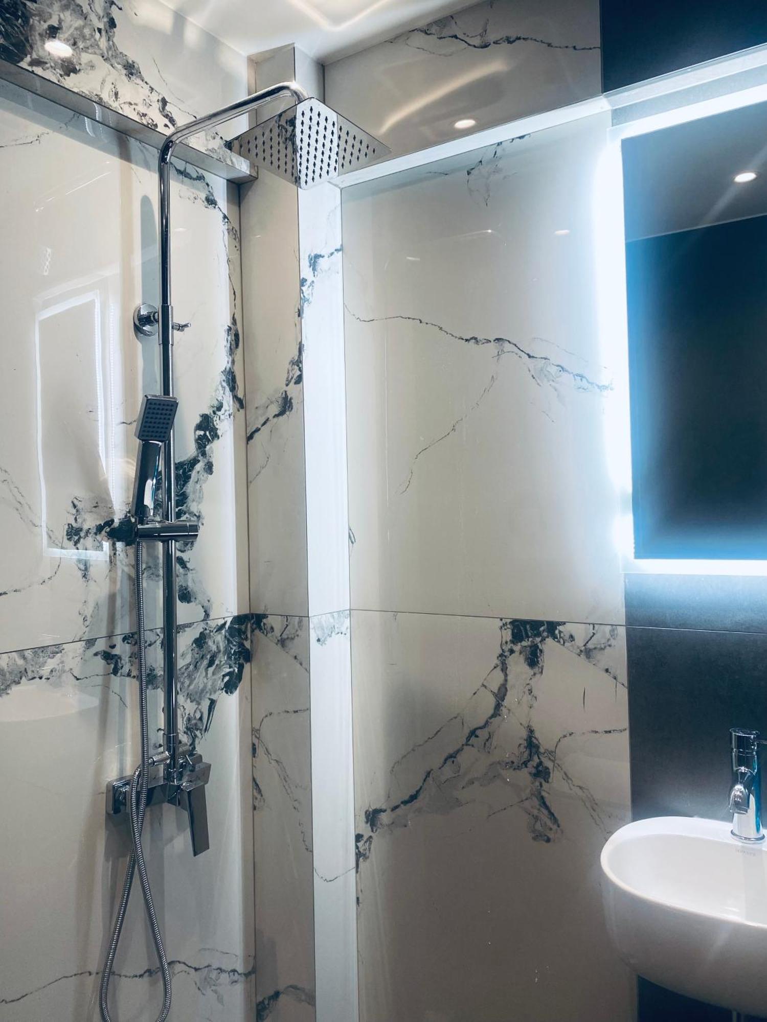 Rainbow Suites Солун Екстериор снимка